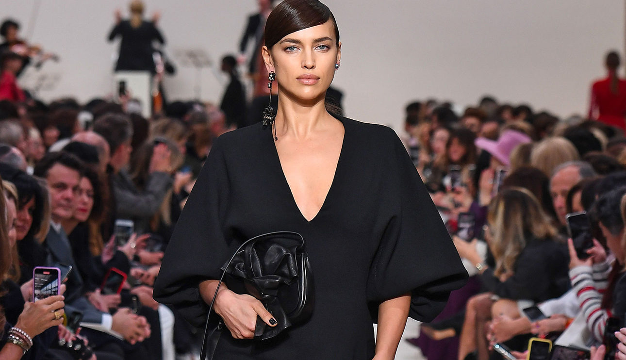 В Париже прошел показ коллекции Valentino зима 2020/2021