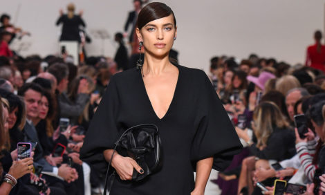 В черном-черном доме: в Париже прошел показ коллекции Valentino зима 2020/2021