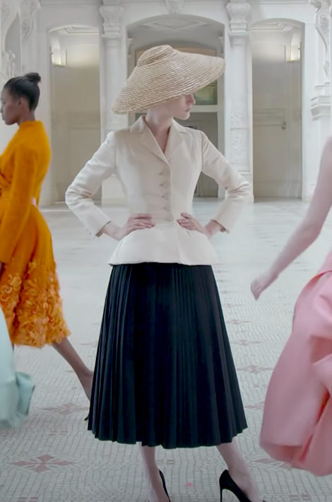 Вышел документальный фильм о выставке Christian Dior: Designer of Dreams в Париже