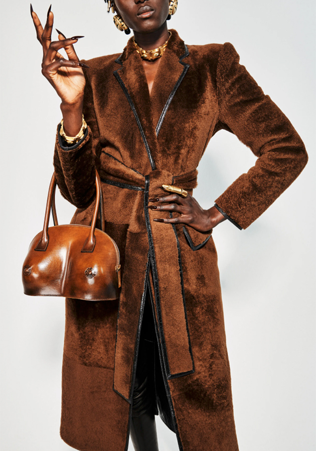 Новая коллекция Schiaparelli: уроки анатомии, много золота и запредельные платформы