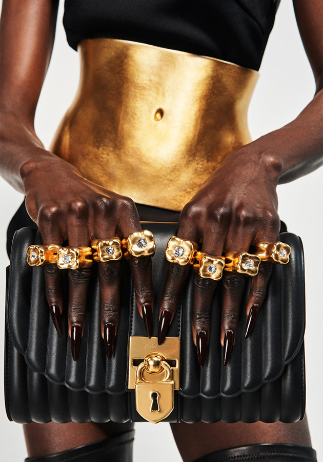 Новая коллекция Schiaparelli: уроки анатомии, много золота и запредельные платформы