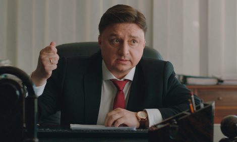 Новый фильм: «Проклятый чиновник» Сарика Андреасяна — история на злобу дня с цитатами Путина и Медведева
