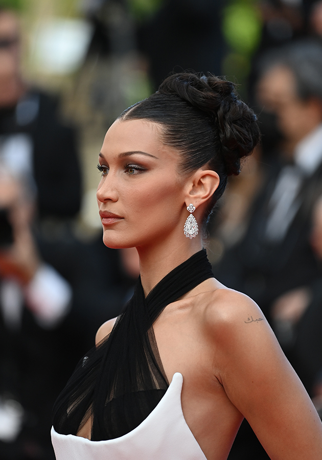 Белла Хадид в платье Jean Paul Gaultier и в украшениях Chopard