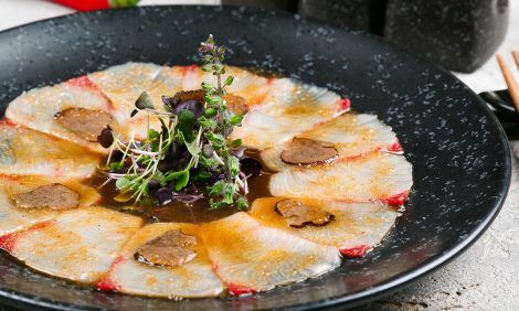 Moscow Food: what's new?  Неаполитанская пицца в «Фаренгейте», бранчи на веранде Novikov Restaurant&Bar и хиты кондитерского ателье EM Cake