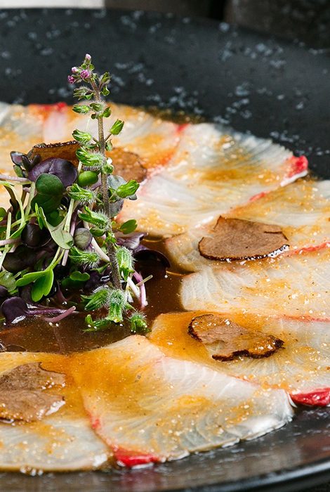 Moscow Food: what's new?  Неаполитанская пицца в «Фаренгейте», бранчи на веранде Novikov Restaurant&Bar и хиты кондитерского ателье EM Cake