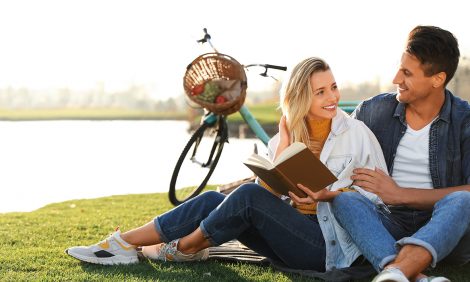 Книжная полка: избранные статьи Джеффа Безоса, тайны климатологов и немного Эдуарда Лимонова — самые интересные новинки августа