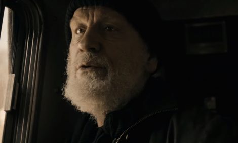Трейлер драмы «Выживающий»: как Джон Малкович возрождает мир после пандемии