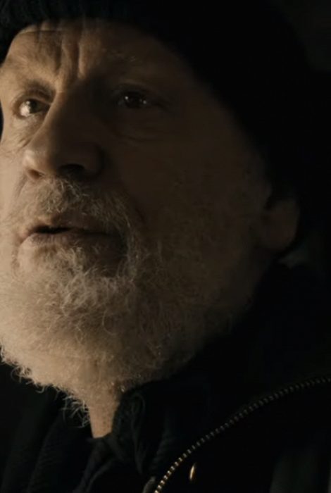 Трейлер драмы «Выживающий»: как Джон Малкович возрождает мир после пандемии