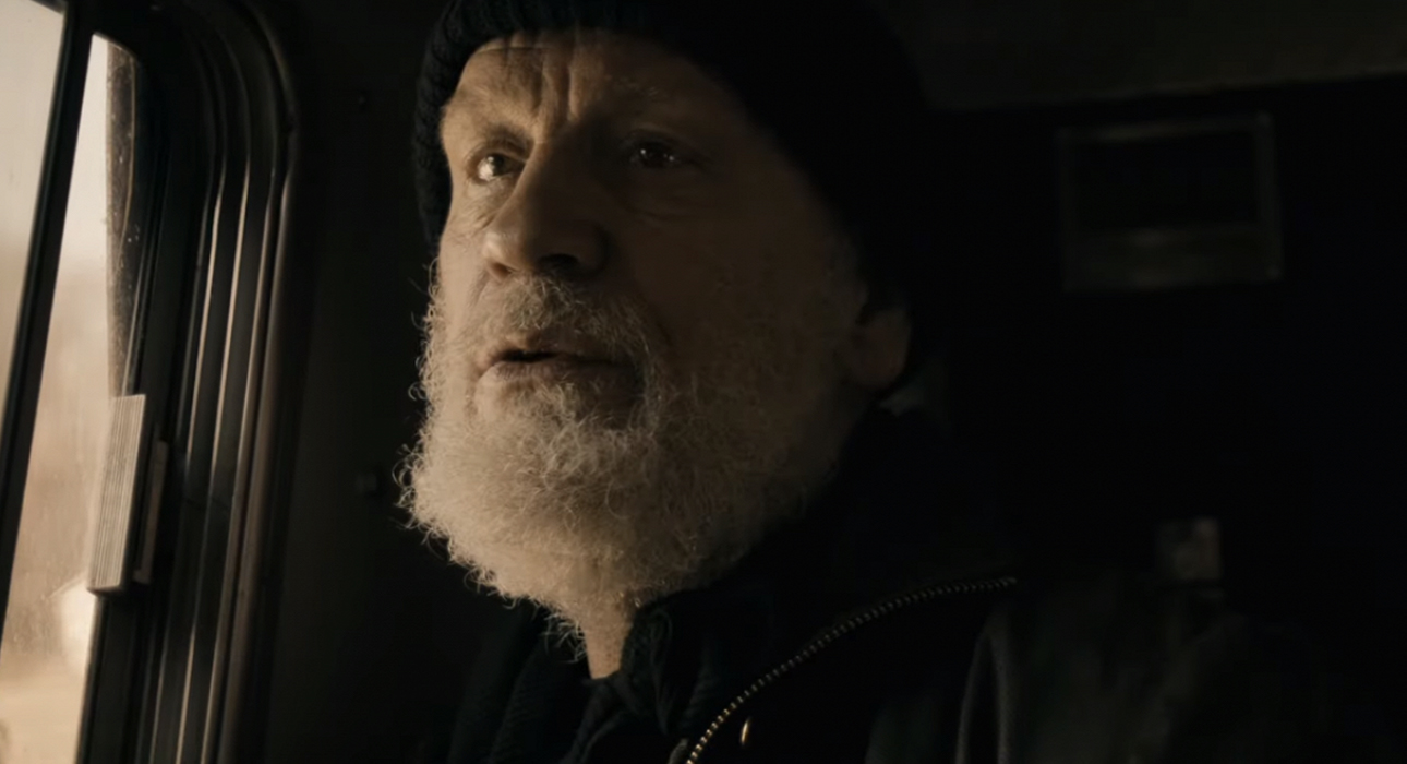 Трейлер драмы «Выживающий»: как Джон Малкович возрождает мир после пандемии