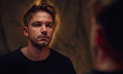 PostaСериалы: режиссер &laquo;Чик&raquo; снимет Александра Петрова в&nbsp;проекте для Netflix