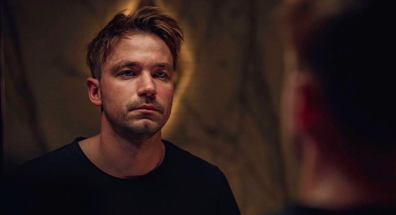 PostaСериалы: режиссер «Чик» снимет Александра Петрова в проекте для Netflix