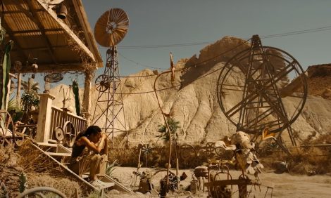 PostaСериалы: трейлер &laquo;Человека, который упал на&nbsp;Землю&raquo; по&nbsp;мотивам фильма с&nbsp;Дэвидом Боуи