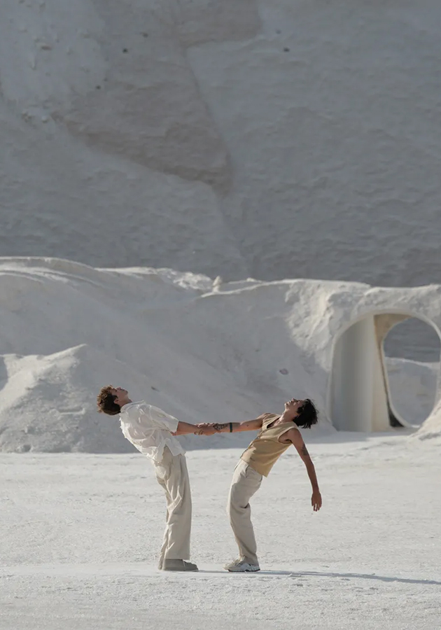 Style Notes: показ коллекции Jacquemus Le Papier в природном парке Камарг на юге Франции