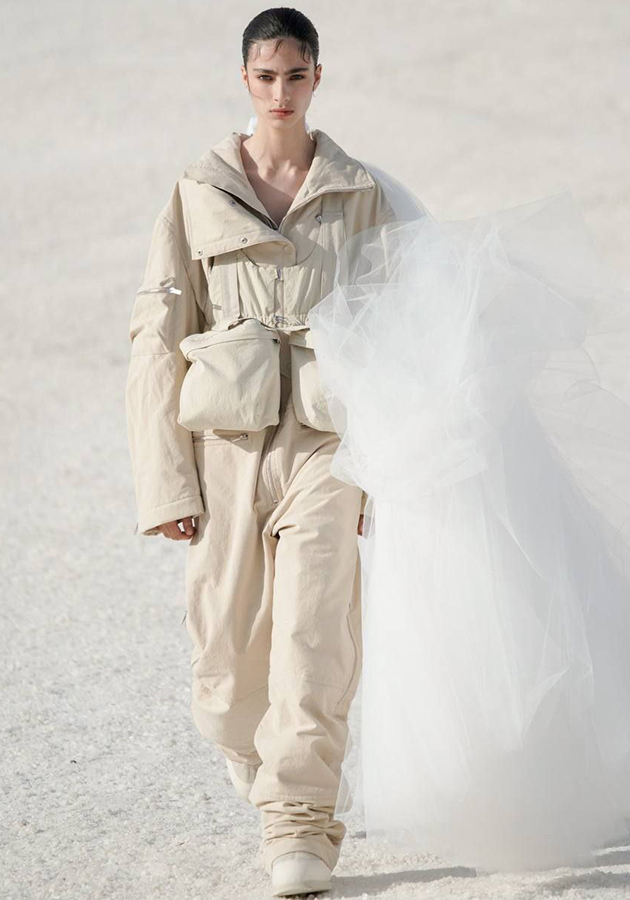 Style Notes: показ коллекции Jacquemus Le Papier в природном парке Камарг на юге Франции