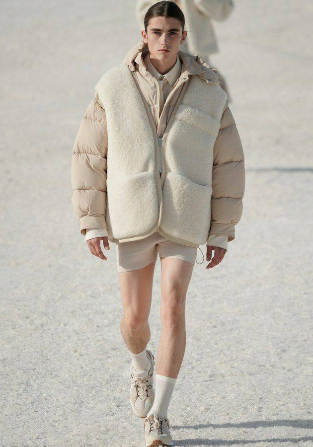 Style Notes: показ коллекции Jacquemus Le Papier в природном парке Камарг на юге Франции
