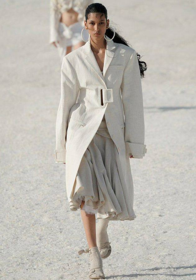 Style Notes: показ коллекции Jacquemus Le Papier в природном парке Камарг на юге Франции