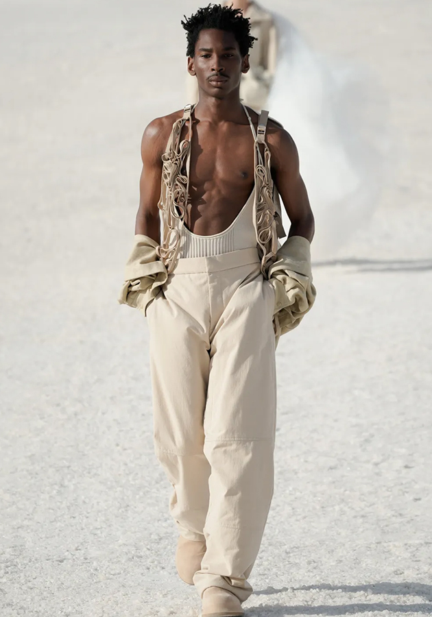Style Notes: показ коллекции Jacquemus Le Papier в природном парке Камарг на юге Франции