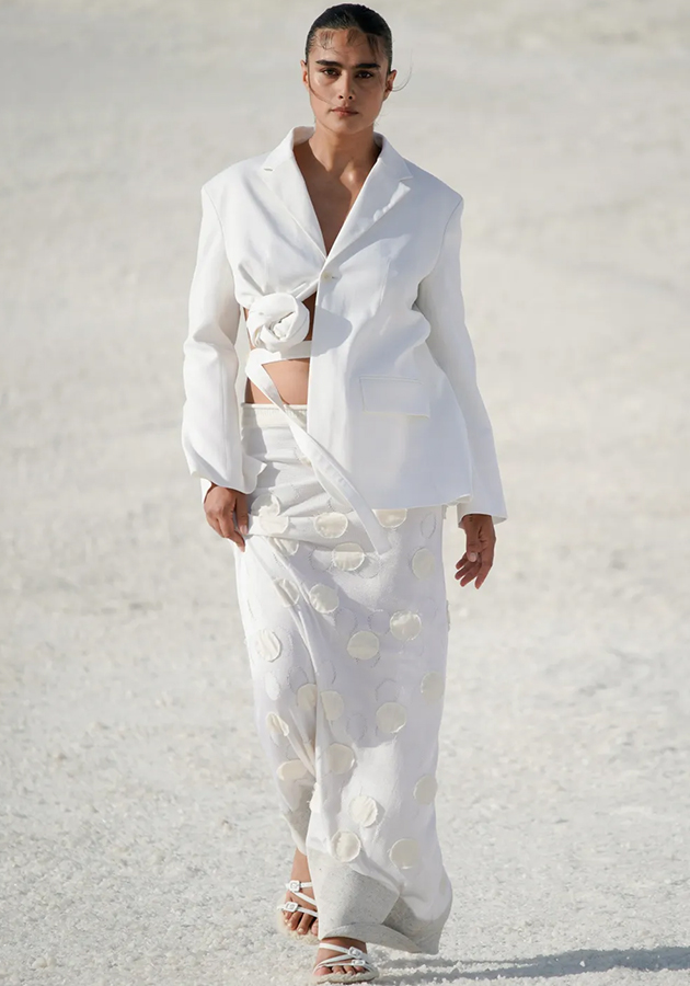Style Notes: показ коллекции Jacquemus Le Papier в природном парке Камарг на юге Франции