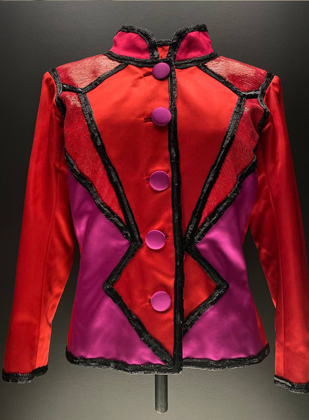 Выставка Yves Saint Laurent — Shapes & Forms в музее модного дома в Париже