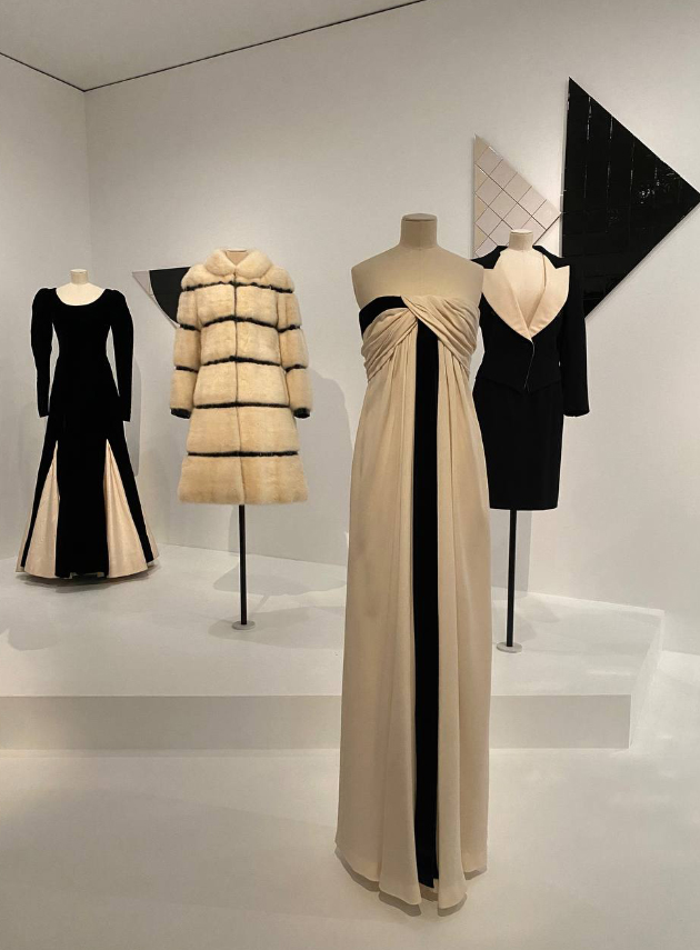 Выставка Yves Saint Laurent — Shapes & Forms в музее модного дома в Париже