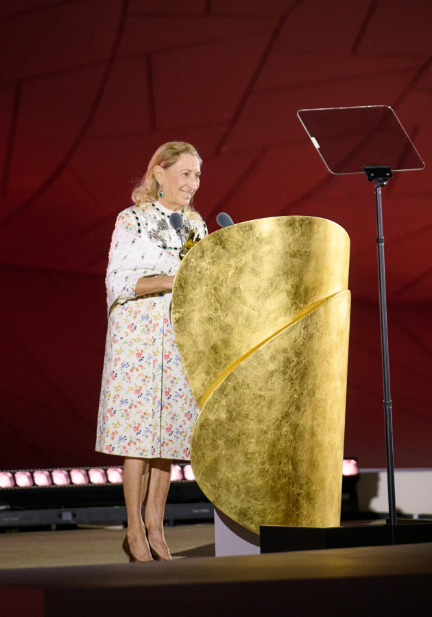 Миучча Прада получила почетную премию Fashion Trust Arabia в Катаре