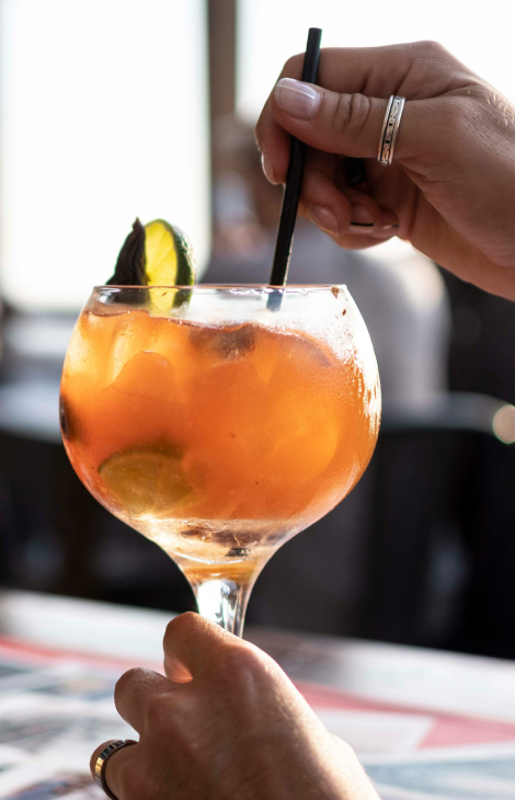 Saudi Guide: Саудовская Аравия смягчила запрет на&nbsp;алкоголь для экспатов