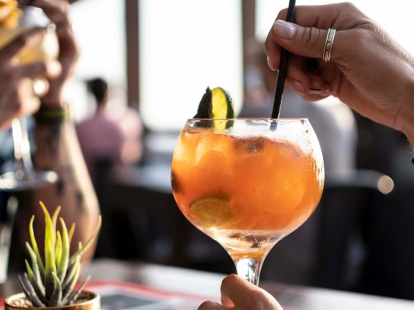 Saudi Guide: Саудовская Аравия смягчила запрет на&nbsp;алкоголь для экспатов