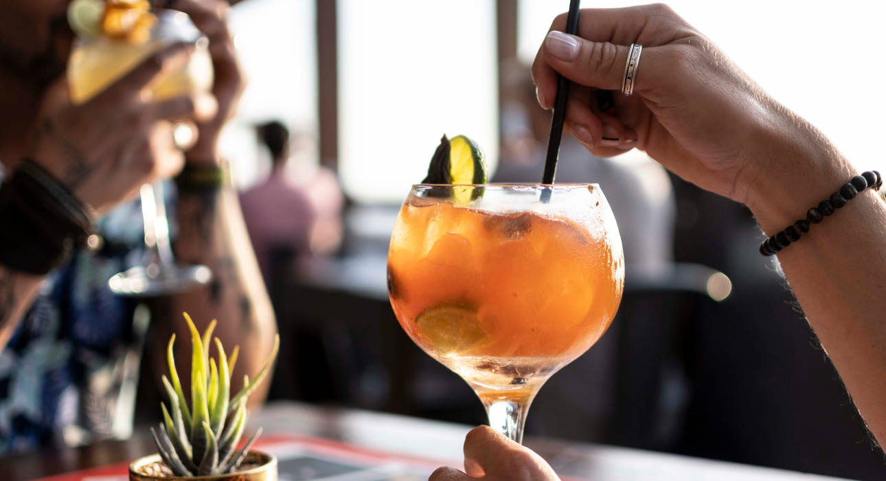 Саудовская Аравия смягчила запрет на алкоголь для экспатов