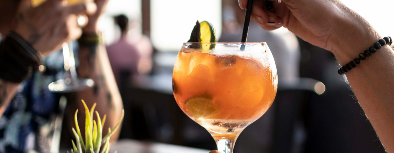 Saudi Guide: Саудовская Аравия смягчила запрет на&nbsp;алкоголь для экспатов